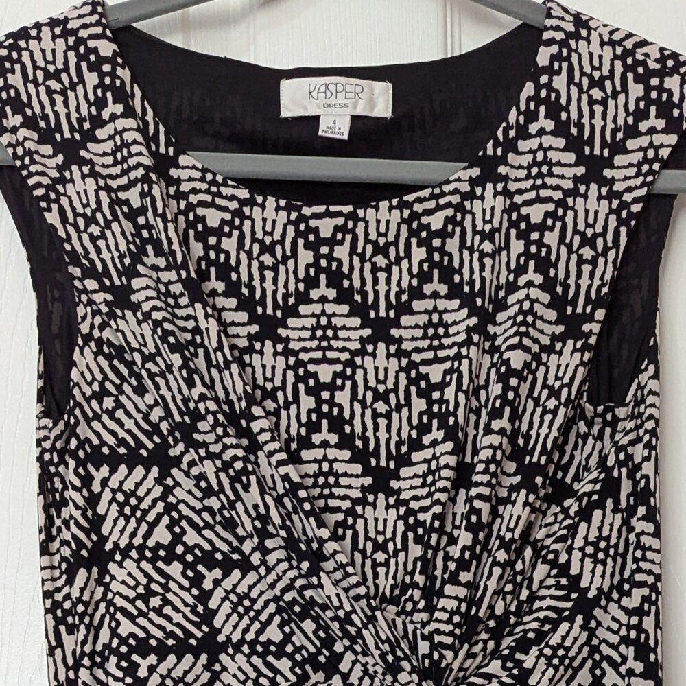 Kasper Mid-length, fully lined, cap sleeves dress, Size 4